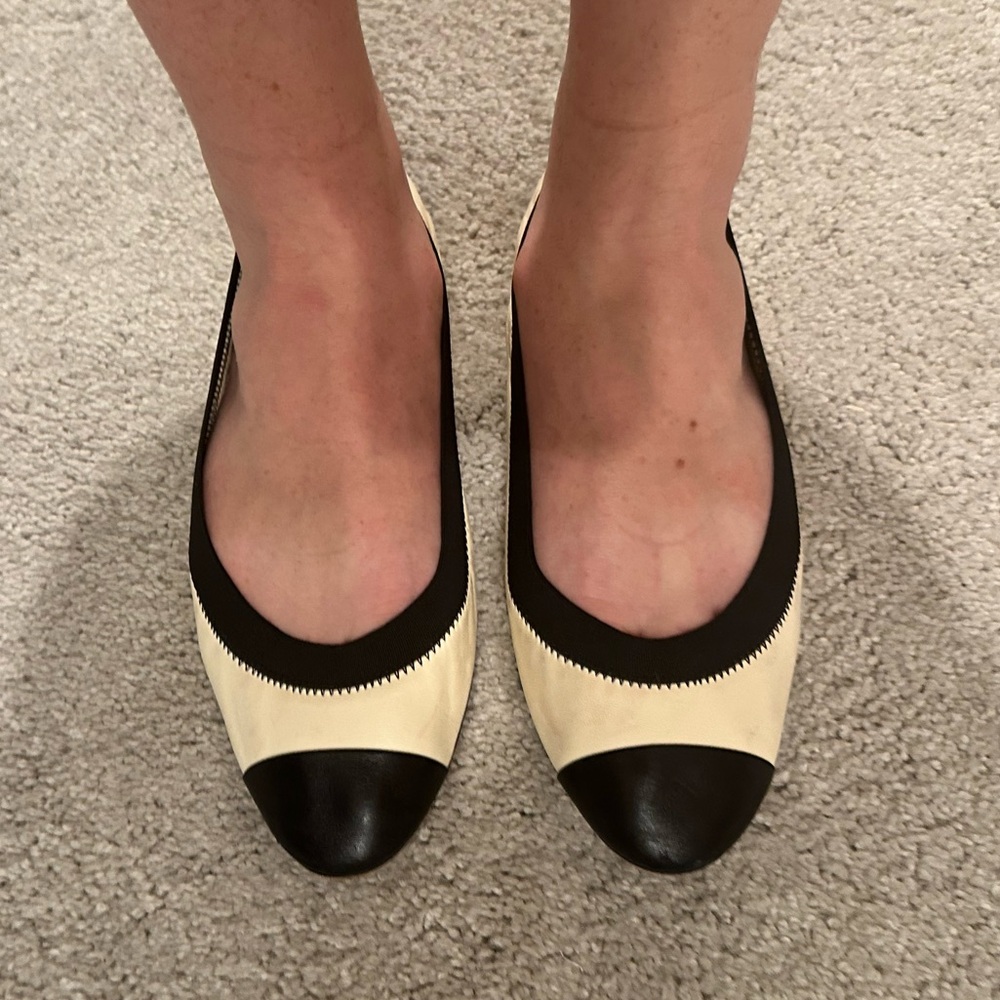 CHANEL Interlocking CC Logo Calfskin Ballet Flats